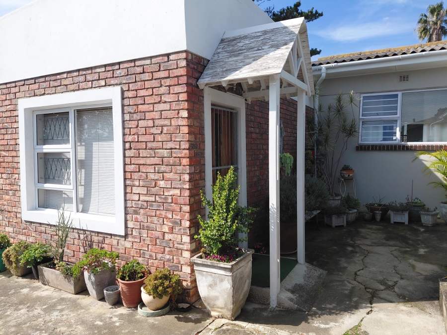 4 Bedroom Property for Sale in Bothasrus Eastern Cape